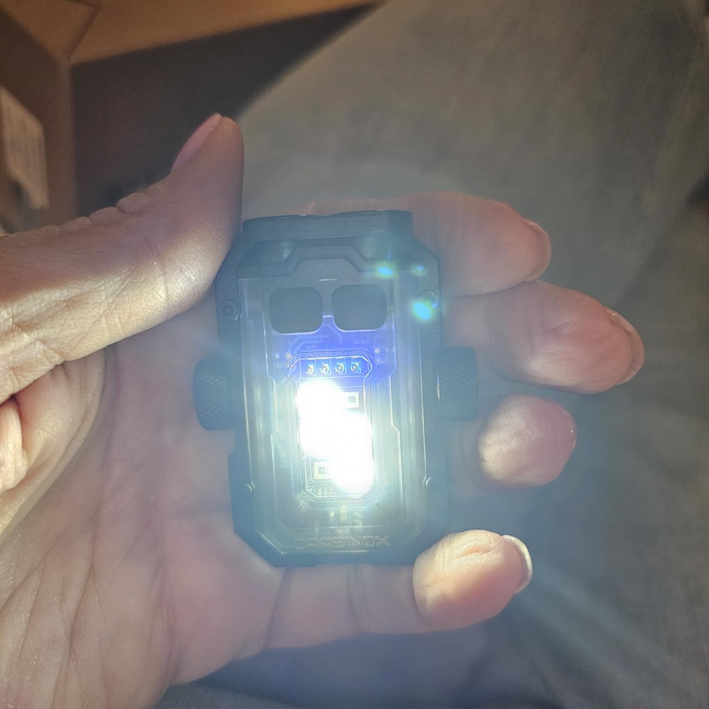 Cliente con su Linterna BlastBeam