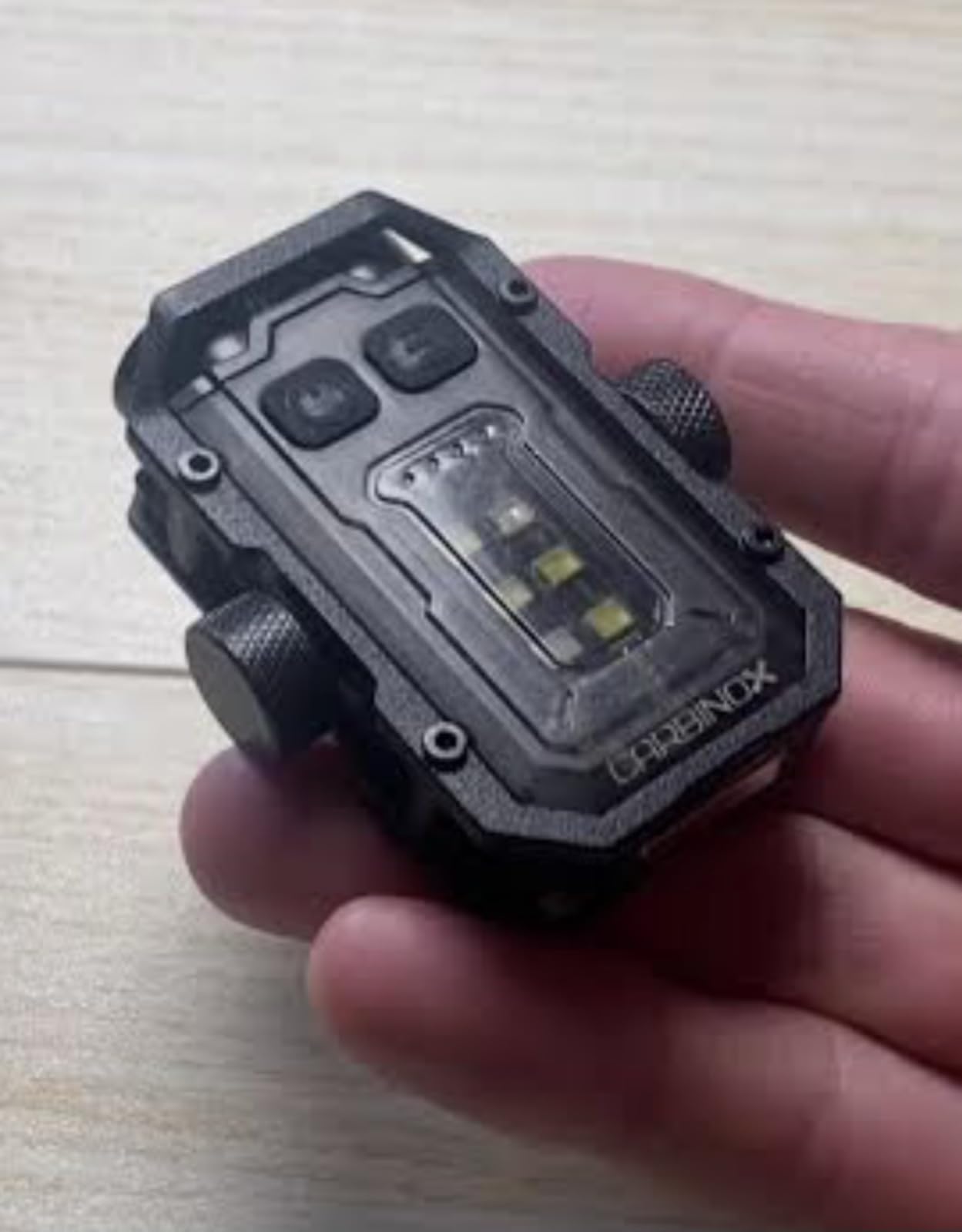 Cliente con su Linterna BlastBeam